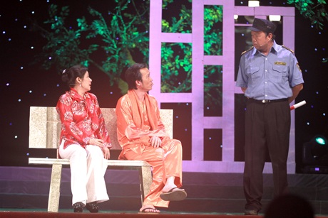 Hoài Linh "quậy tưng" trong liveshow "Ông ngoại - bà nội" - 13 Bài: