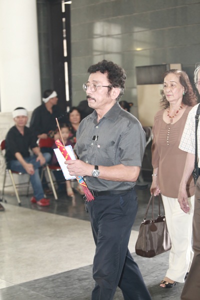 Ca sỹ Tấn Minh cũng đến tiễn đưa người nhạc sỹ tài hoa