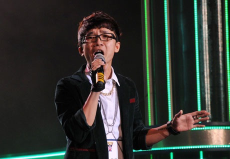 Ăn mặc kỳ quái, thí sinh Ngôi sao Việt bị giám khảo chỉ trích - 2 Ăn mặc kỳ quái, thí sinh Ngôi sao Việt bị giám khảo chỉ trích