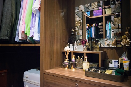 Ngắm căn hộ “triệu đô” của diễn viên Hải Anh - 7 Tủ quần áo khổng lồ của nam diễn viên và nhà thiết kế