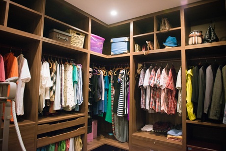 Ngắm căn hộ “triệu đô” của diễn viên Hải Anh - 8 Tủ quần áo khổng lồ của nam diễn viên và nhà thiết kế