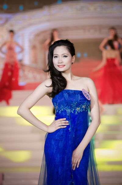 Người đẹp Hạ Long duyên dáng với áo dài và dạ hội - 6 Hà Thanh