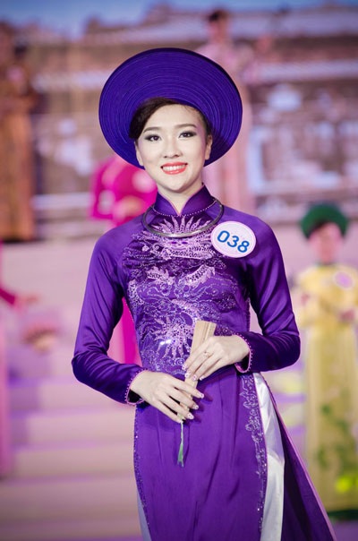 Người đẹp Hạ Long duyên dáng với áo dài và dạ hội - 5 Hà Thanh