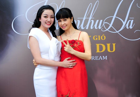 Phạm Thu Hà ra mắt album “Tựa như gió phiêu du” - 7 Thu Hà trình diễn tại buổi ra mắt Tựa như gió phiêu du