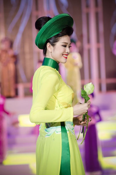Đỗ Thị Huệ giành vương miện "Người đẹp Hạ Long 2014" - 11 Hà Thanh