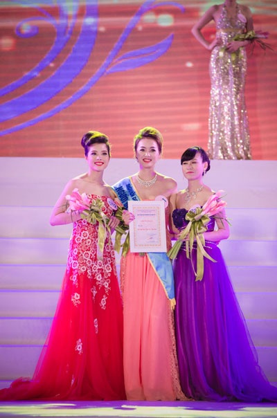 Đỗ Thị Huệ giành vương miện "Người đẹp Hạ Long 2014" - 1 Đỗ Thị Huệ đăng quang Người đẹp Hạ Long 2014