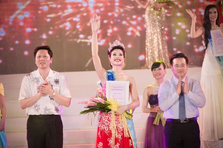 Đỗ Thị Huệ giành vương miện "Người đẹp Hạ Long 2014" - 3 Đỗ Thị Huệ đăng quang Người đẹp Hạ Long 2014