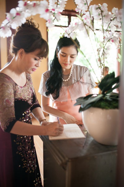 Lý Nhã Kỳ, Ngô Quang Hải tới chùa phóng sinh cầu hòa bình - 4 Hà Thanh