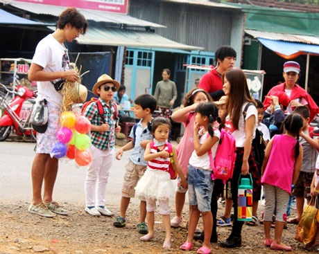 “Tiểu Psy” về Việt Nam về Việt Nam thăm quê ngoại