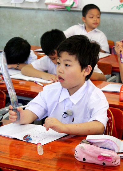 Tiểu Psy cùng 4 bạn nhỏ cũng có cha Hàn, mẹ Việt tham gia vào một lớp học đặc biệt