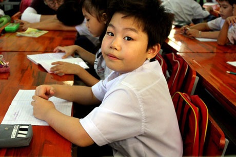 Tiểu Psy cùng 4 bạn nhỏ cũng có cha Hàn, mẹ Việt tham gia vào một lớp học đặc biệt