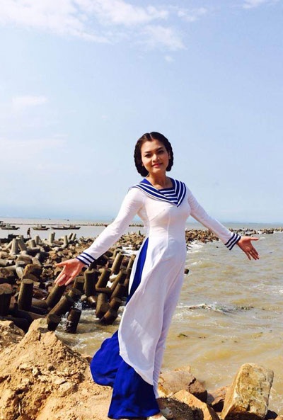 Phương Thảo ra mắt MV "Nhớ về cửa biển" động viên lính Đảo Trường Sa - 2 Một số hình ảnh trong MV Nhớ về cửa biển của Phương Thảo