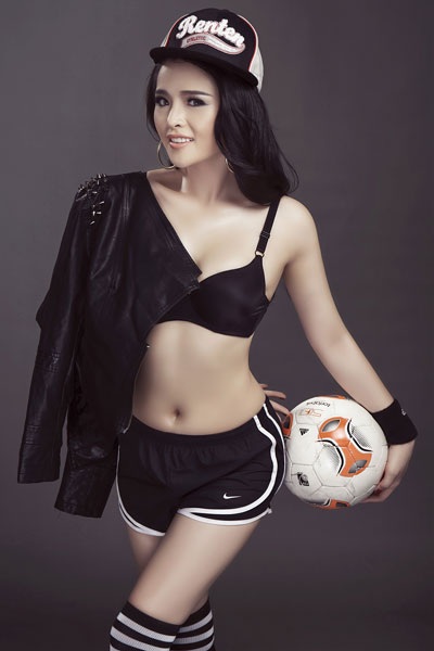 Lại Hương Thảo sexy bên trái bóng - 2 Hà Thanh