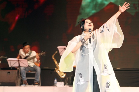 Mỹ Tâm hòa giọng cùng ba diva nhạc Việt - 7 Hà Thanh