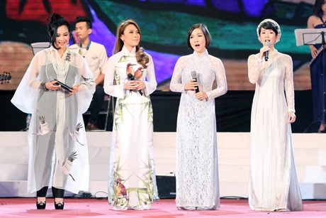 Mỹ Tâm hòa giọng cùng ba diva nhạc Việt - 12 Hà Thanh