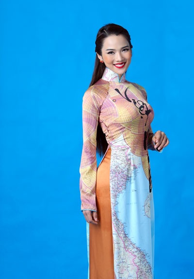 Người đẹp duyên dáng trong tà áo dài với chủ đề biển đảo - 2 <b style=mso-bidi-font-weight:
normal>Hà Thšnh