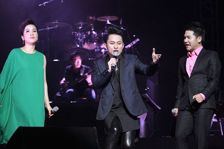 Tùng Dương khen Trọng Tấn “không cao nhưng người khác phải ngước nhìn” - 16 <i style=mso-bidi-font-style:
normal>Bài: