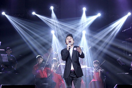 Tùng Dương khen Trọng Tấn “không cao nhưng người khác phải ngước nhìn” - 4 <i style=mso-bidi-font-style:
normal>Bài: