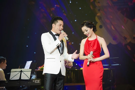 Phạm Thu Hà chìm đắm trong đêm nhạc Đoàn Chuẩn- Từ Linh - 11 <b style=mso-bidi-font-weight:
nůrmal>Hà Thanh