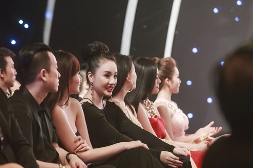 Người đẹp Lương Thu Hương là nữ hoàng đêm hội - 1 Người đẹp Lương Thu Hương nổi bật giữa các khách mời