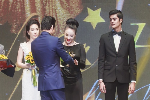 Người đẹp Lương Thu Hương là nữ hoàng đêm hội - 8 Người đẹp nhận Giải Nữ hoàng Đêm hội chân dài