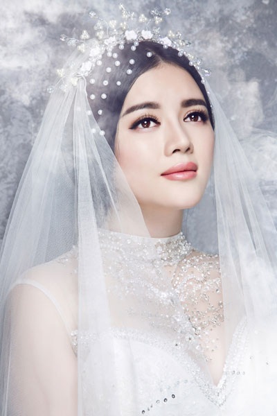 Lý Nhã Kỳ rút lui khỏi làng giải trí - 2 Người đẹp chuyên tâm vào các hoạt động xã hội, thiện nguyện