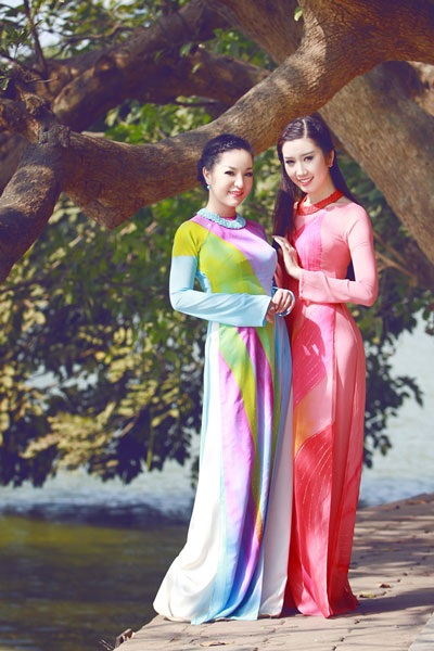 Danh hài Thúy Nga khoe sắc trong tà áo dài - 9 Hà Thanh