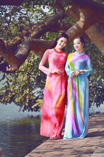 Danh hài Thúy Nga khoe sắc trong tà áo dài - 10 Hà Thanh