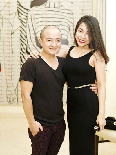 Nghệ sĩ đến chúc mừng NTK Cao Minh Tiến khai trương showroom mới - 7 Ca sĩ Hà Linh đến chia vui cùng Cao Minh Tiến