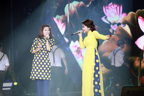 Trần Huyền My dẫn đầu Top Sao Mai điểm hẹn được đi tiếp - 3 Thanh Ngọc (áo vàng) song ca cùng Hồng Ngọc