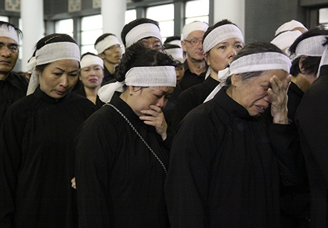 Hà Nội mưa như trút nước tiễn đưa nhà văn Tô Hoài