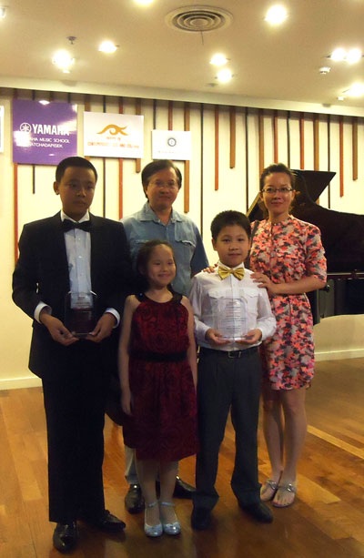 Thí sinh Việt Nam đoạt giải cao tại cuộc thi Piano tại Thái Lan - 1 Đoàn thí sinh Việt Nam tại cuộc thi