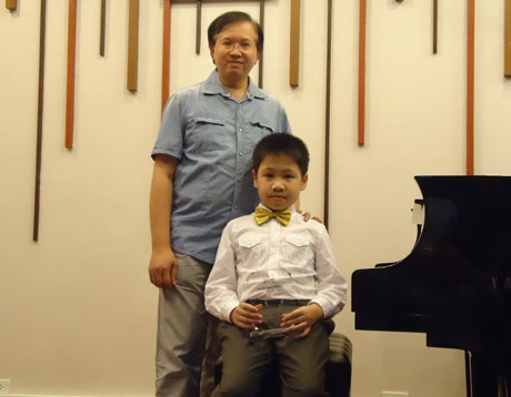 Thí sinh Việt Nam đoạt giải cao tại cuộc thi Piano tại Thái Lan - 2 Đặng Thái Vũ và PGS. TS. Tạ QuangĠĐông
