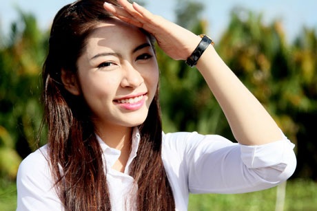 Hoa hậu Đại Dương Đặng Thu Thảo tặng quà cho người nghèo - 3 Đặng Thu Thảo