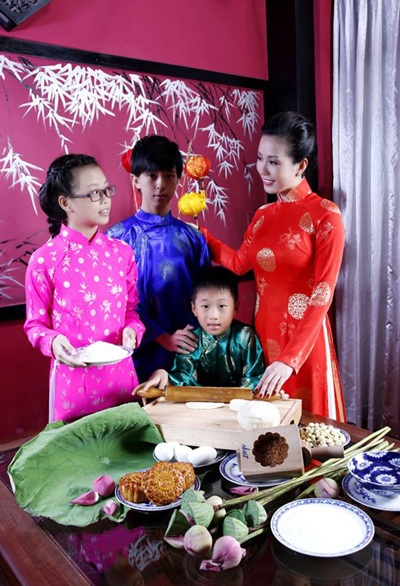 Người đẹp Thu Hoài bất ngờ được mời dự thi Hoa hậu Quý bà Hoàn vũ - 3 38 tuổi, Hoa hậu Thu Hoài đã là mẹ 3 con và là một nữ doanh nhân thành đạt