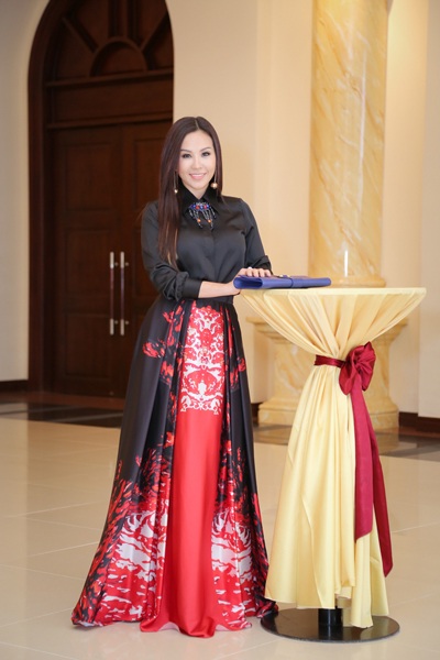 Hoa hậu Thu Hoài lộng lẫy diện váy hàng hiệu trăm triệu - 6 Thu Hoài và Phương Vy