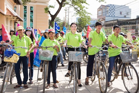 Lý Nhã Kỳ kêu gọi chống bạo lực trẻ em - 7 <b style=mso-bidi-font-weight:
normal>Hà Thanh
