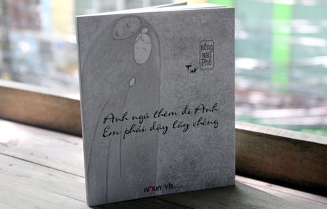 Bất ngờ với “Anh ngủ thêm đi anh. Em phải dậy lấy chồng” - 1 Bìa tập thơ vừa ra mắt của tác giả Phạm Thiên Ý