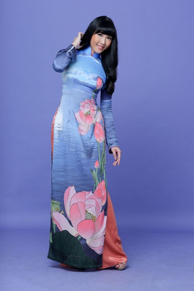 Á hậu Thùy Trang duyên dáng áo dài hoa sen - 7 <b style=mso-bidi-font-weight:
normal>Hà Thanh