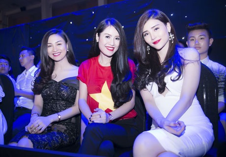 <b style=mso-bidi-font-weight:
normal>Hà Thanh