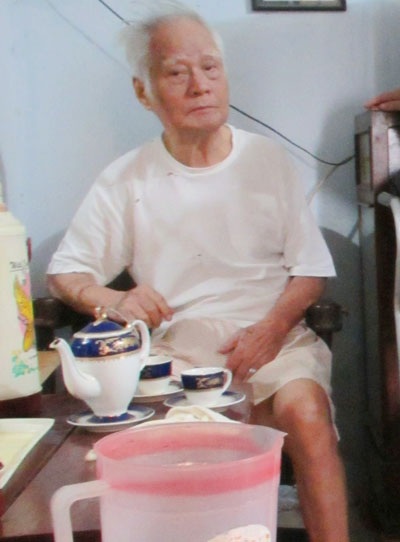 5 Dòng Kẻ đến thăm và hát tặng nhạc sĩ Nguyễn Văn Tý - 2 Nhạc sĩ Nguyễn Văn Tý ở tuổi bóng ngả chiều tà cùng nỗi đau bệnh tật, chật vật kinh tế
