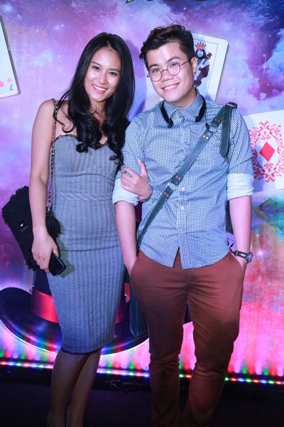 Vân Anh thân thiết chụp ảnh cùng ca sĩ Đinh Mạnh Ninh