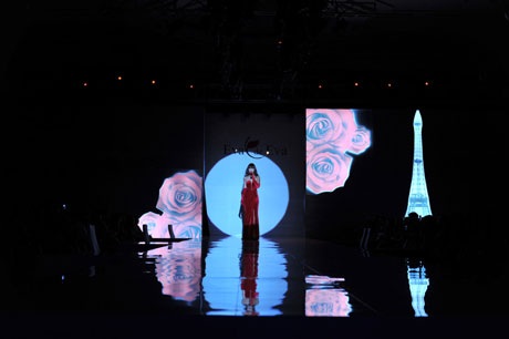 Eva de Eva tiên phong trong lĩnh vực tổ chức Show Runway chuyên nghiệp - 5 Hà Anh hóa thân thành một bông hồng rực rỡ