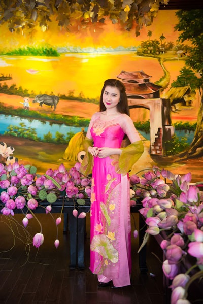 Người đẹp Việt dịu dàng với áo dài sắc sen hồng - 1 Hà Thanh