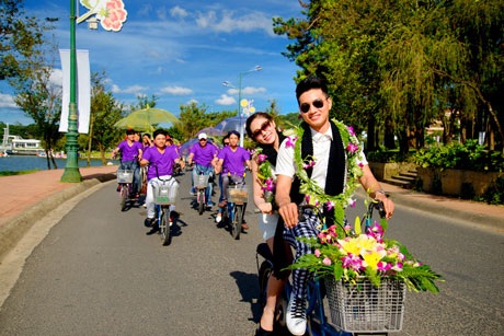 <b style=mso-bidi-font-weight:
normal>Hà Thanh