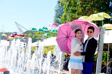 <b style=mso-bidi-font-weight:
normal>Hà Thanh