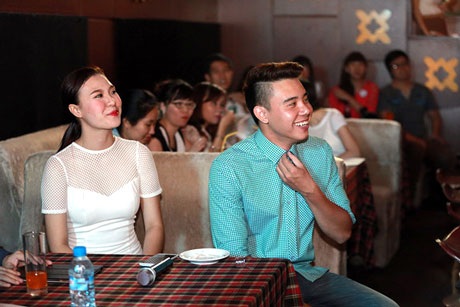Đông Hùng- Phương Linh ra mắt single đầu tay - 5 Đông Hùng- Phương Linh tình tứ hát tại buổi rš mắt sản phẩm âm nhạc đầu tay