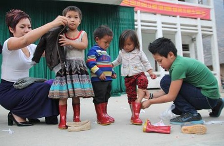Thái Thùy Linh trong chuyến thiện nguyện Mặc Ấm vì học sinh dân tộc miền núi