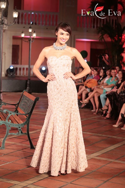 Dàn mẫu "khủng" trình diễn BST của Eva de Eva trong Đẹp Fashion Runway 3 - 10 Hồng Quế