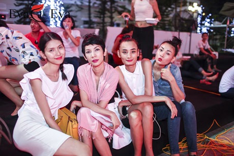 Xuân Lan và các “học trò” nhỏ tụ tập trong phút nghỉ ngơi ít ỏi